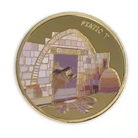 State Medal, Statio V, Simon of Cyrene helps Jesus carry the cross, Bronze 24k Gold-Plated, 39 mm, 26.2 gr - Obverse