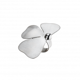 Stunningly sized Silver Flower Ring with three clover leaves