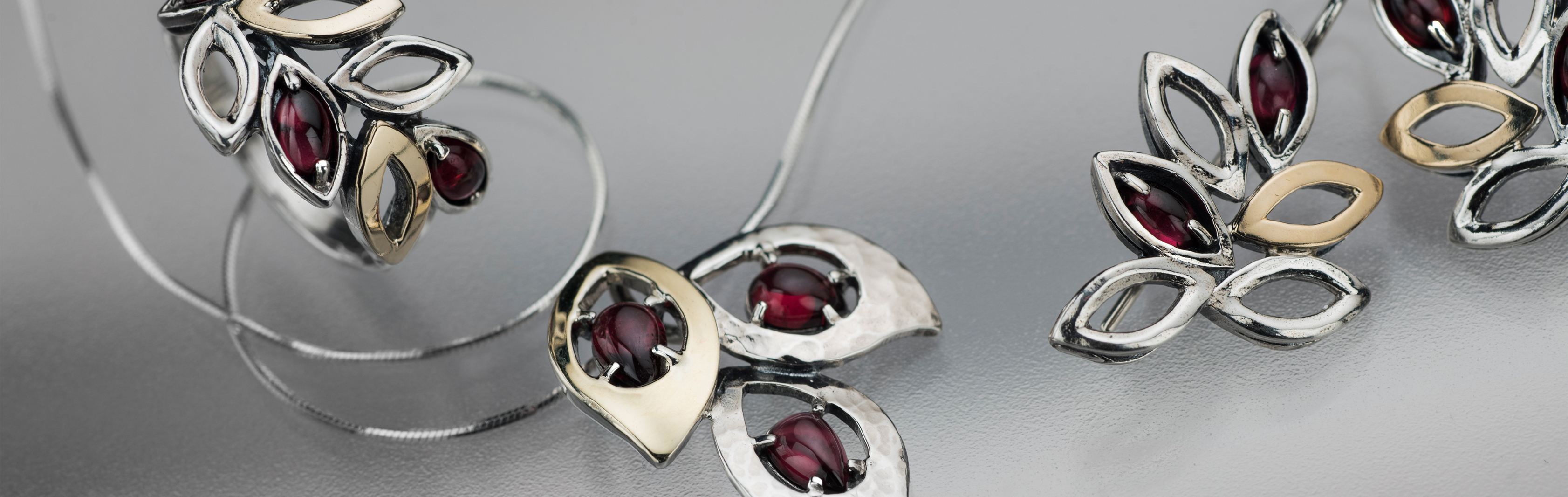 Autumn Leaves Collection | 925 Sterling Silver & 9K Gold Jewelry with Garnet