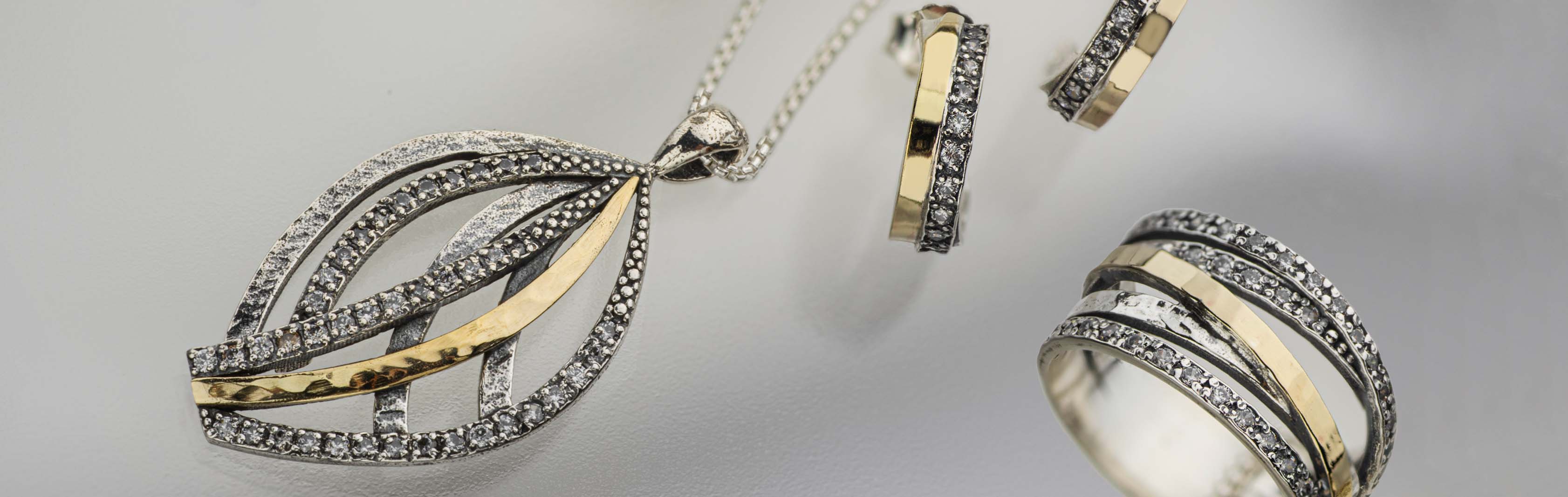 Leaves in the Wind Collection | 925 Sterling Silver & 9K Gold Jewelry set with Zircon